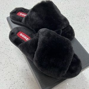 Sorel Go-Mail Run Slippers. Black.Size 9.